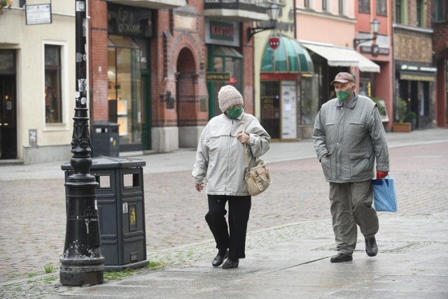 Czternasta emerytura 2021 - takie są zasady wypłat. Jesienią tego roku seniorzy otrzymają kolejne dodatkowe świadczenie. Są jednak specjalne zasady przyznawania czternastej emerytury? Kto dostanie pieniądze i na jaką kwotę może liczyć? 

Przedstawiamy szczegóły, dotyczące przyznawania "czternastki". Zobacz stawki brutto i netto na kolejnych stronach --->