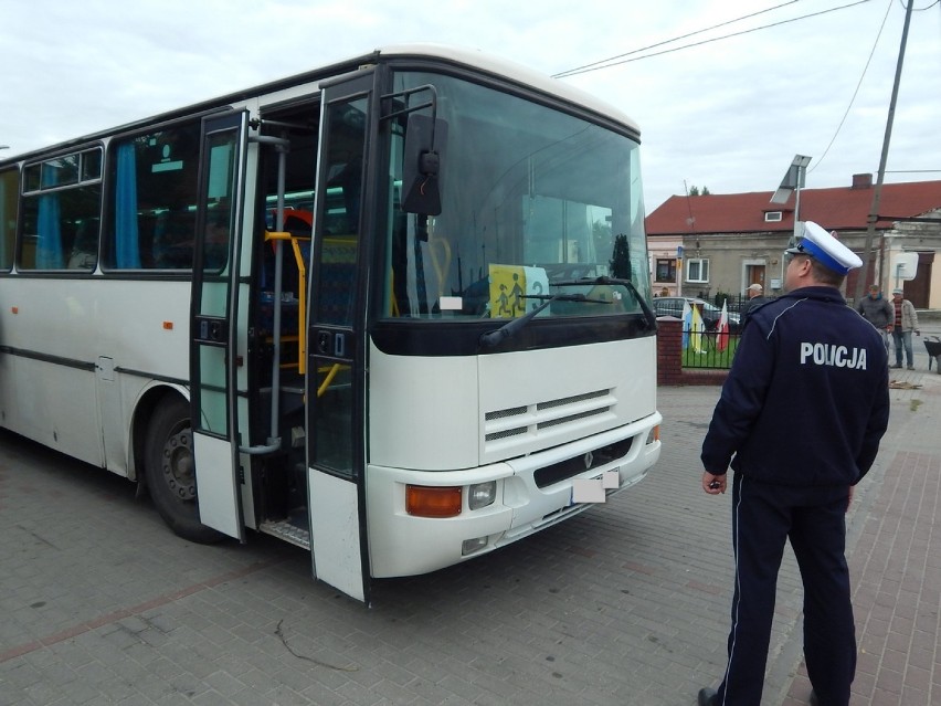 Policjanci z KPP Radziejów sprawdzali autokary szkolne