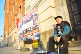 Kraków. 65-letni rolnik z Iwkowej nie ustaje w protestach. Żąda sprawiedliwości