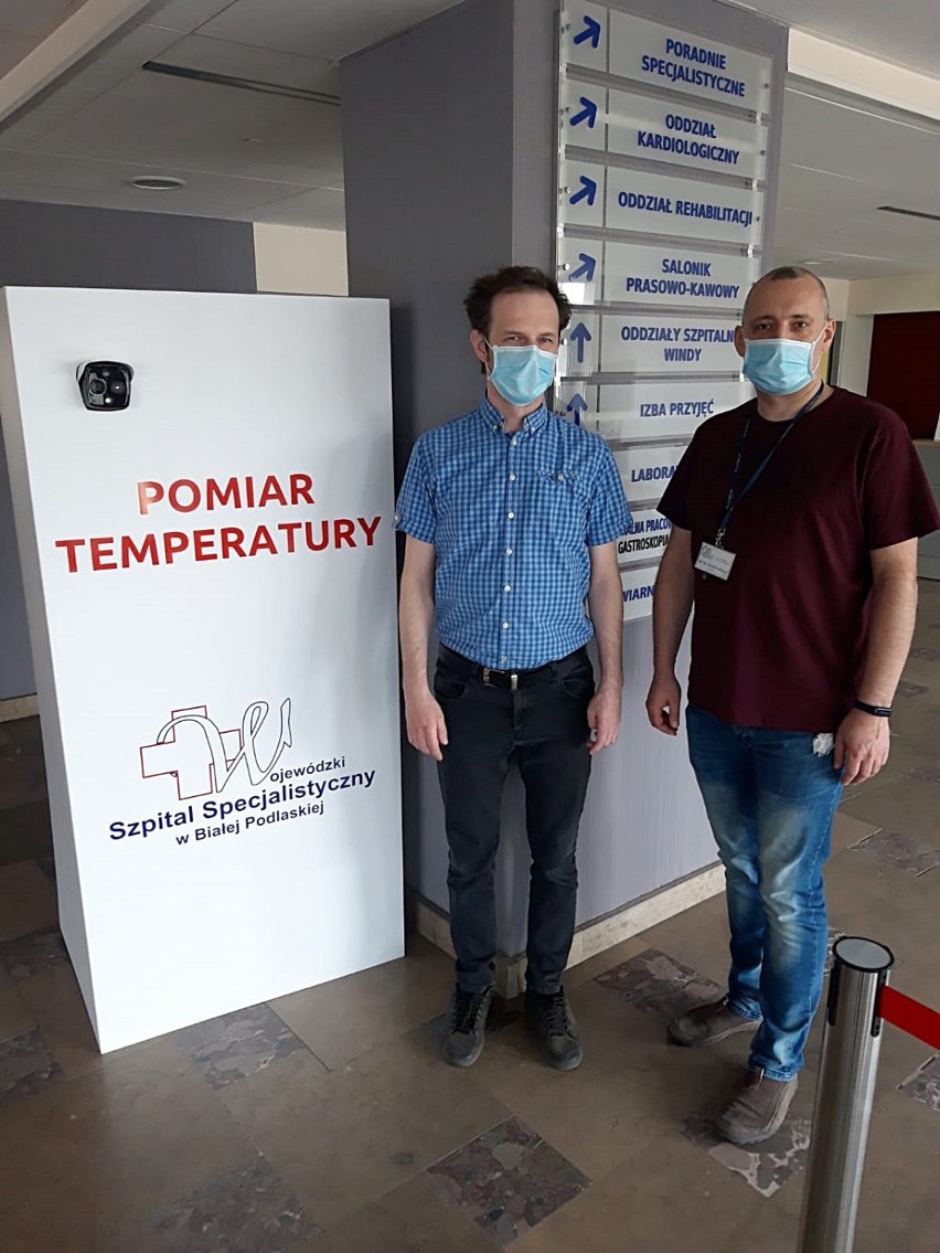 Pomiar temperatury osób wchodzących do bialskiego szpitala z pomocą kamery termowizyjnej