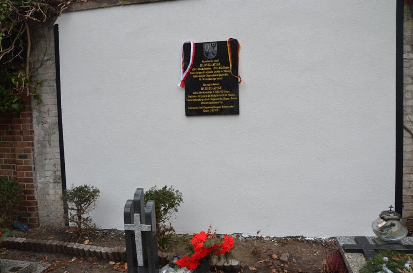 Na murze cmentarza przy Legniciej odsłonięto tablicę w 100. rocznicę śmierci Juliusa Blaschke, autora monografii miasta