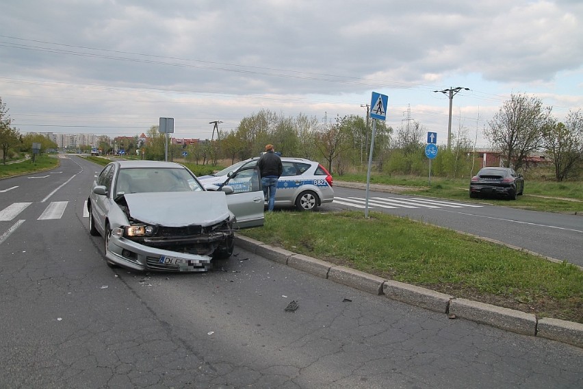 Wypadek na ulicy Sikorskiego w Legnicy [ZDJĘCIA]