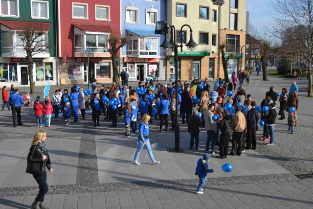 Lębork. Obchody Światowego Dnia Wiedzy o Autyzmie. Zobacz zdjęcia