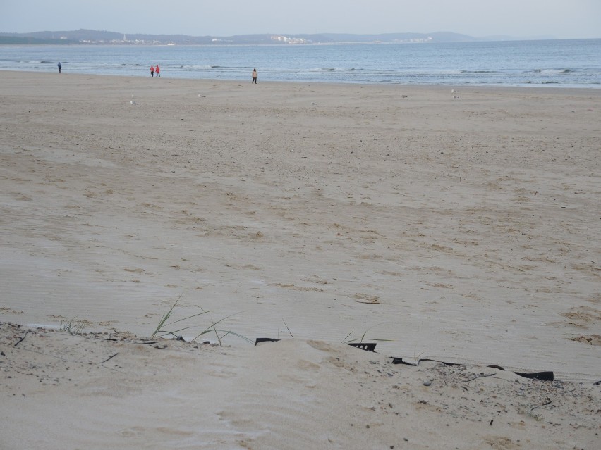Świnoujście - dziś na plaży typowo jesiennie. Pochmurno i wietrznie. Sam zobacz te zdjęcia