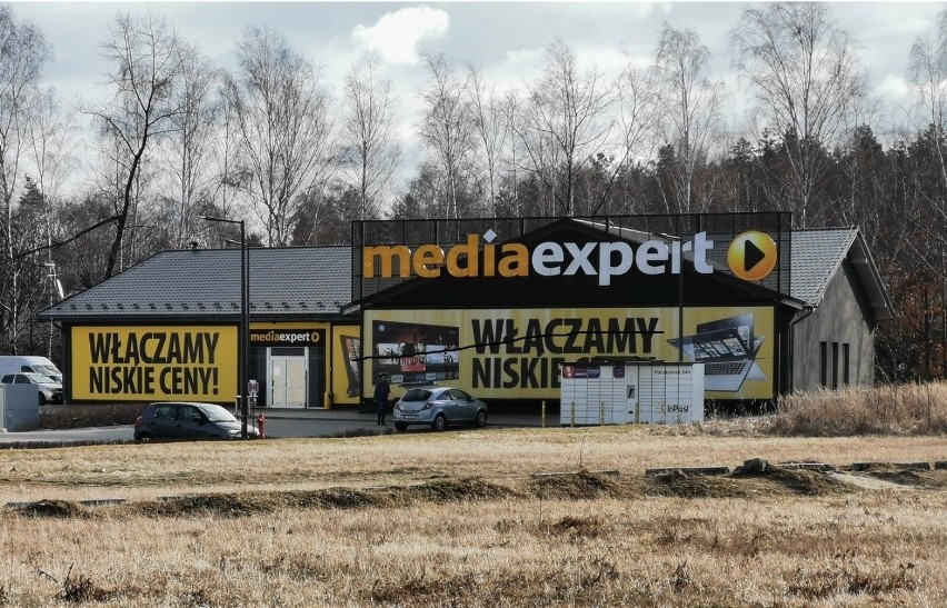 Libiąż. Zuchwałe włamanie do sklepu Media Expert. Złodzieje wybili dziurę w ścianie i ukradli elektronikę o wartości 55 tys. zł