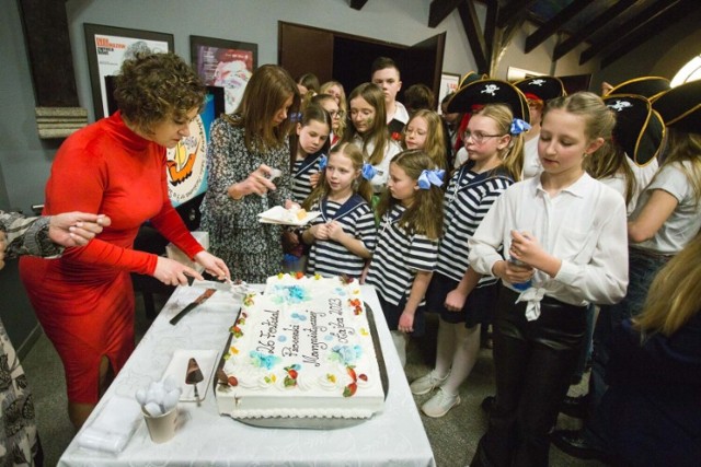 W piątek 17 marca w słupskim Teatrze Rondo odbył się XXVI Festiwal Piosenki Marynistycznej Łajba 2023. W tym roku do konkursu stanęło 109 solistów i zespołów muzycznych.