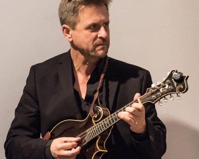 Janusz Tytman to mandolinista, jeden z nielicznych polskich muzyków grających na tym instrumencie.