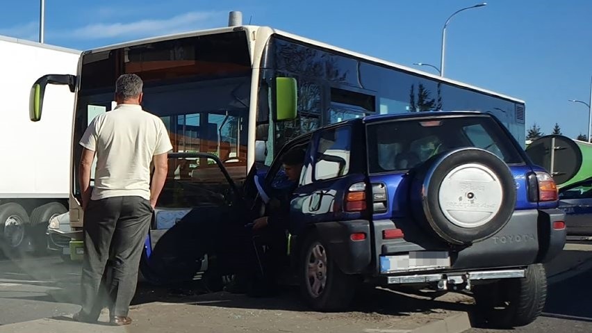 Chełm. Zderzenie autobusu CLA z samochodem osobowym  