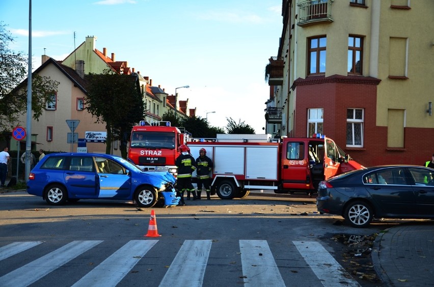 Wypadek w Jarocinie: Zderzenie na skrzyżowaniu
