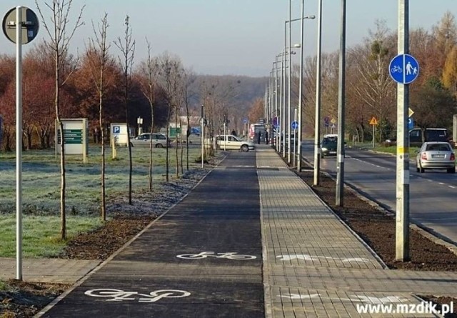 Późną jesienią ubiegłego roku zakończyła się budowa ścieżki rowerowej i chodnika wzdłuż ulicy Aleksandrowicza od skrzyżowania z ulicą Mieszka I do szpitala. W tym roku prace mają być kontynuowane w kierunku skrzyżowania z ulicą Warszawską.