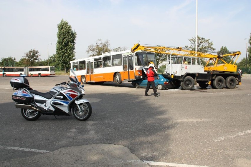Wypadek na Hallera? Zderzenie samochodu, dźwigu i autobusu - ćwiczenia służb ratunkowych w Gdańsku