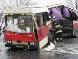 Autobus przełamany na pół