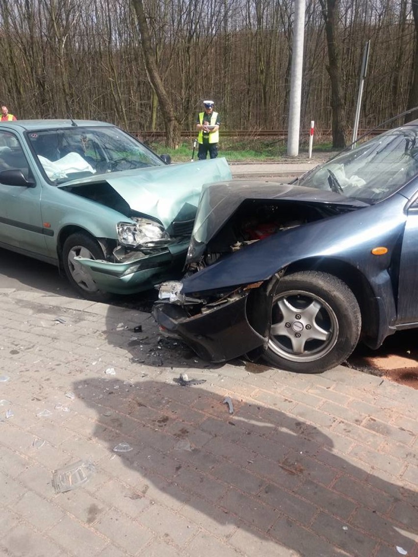 Trzy auta zderzyły się na ulicy Rybnickiej w Radlinie