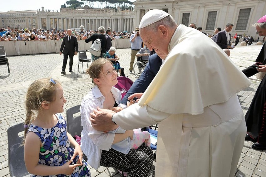 Papież Franciszek spotkał się w Watykanie z małą Marysią i jej rodziną