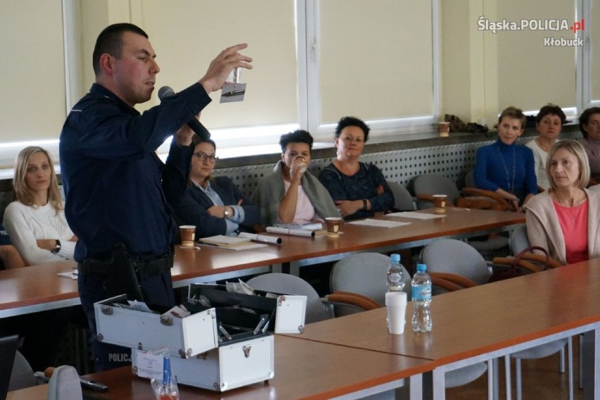 Nauczyciele i policjanci o "branży dopalaczy" [FOTO]