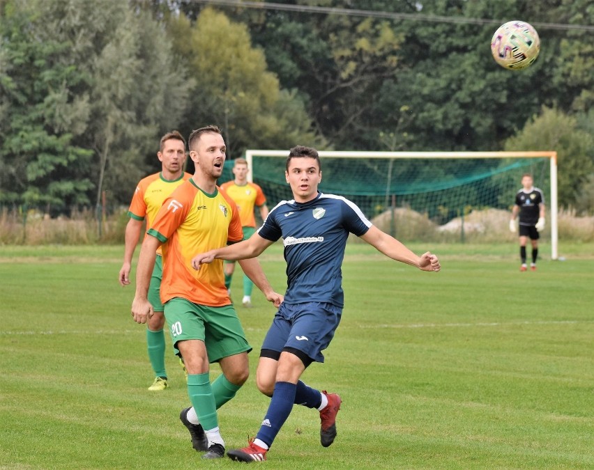 V liga piłkarska, Wadowice: Nadwiślanin Gromiec - LKS Żarki...