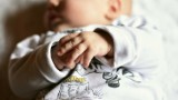 Skandaliczne odkrycie w Zawierciu. 12-dniowy noworodek pod wpływem alkoholu!