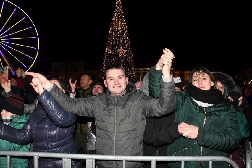 Sylwester pod gwiazdami 2019 w Kielcach. Zobacz niesamowitą zabawę i pokaz laserów (WIDEO, NOWE ZDJĘCIA)