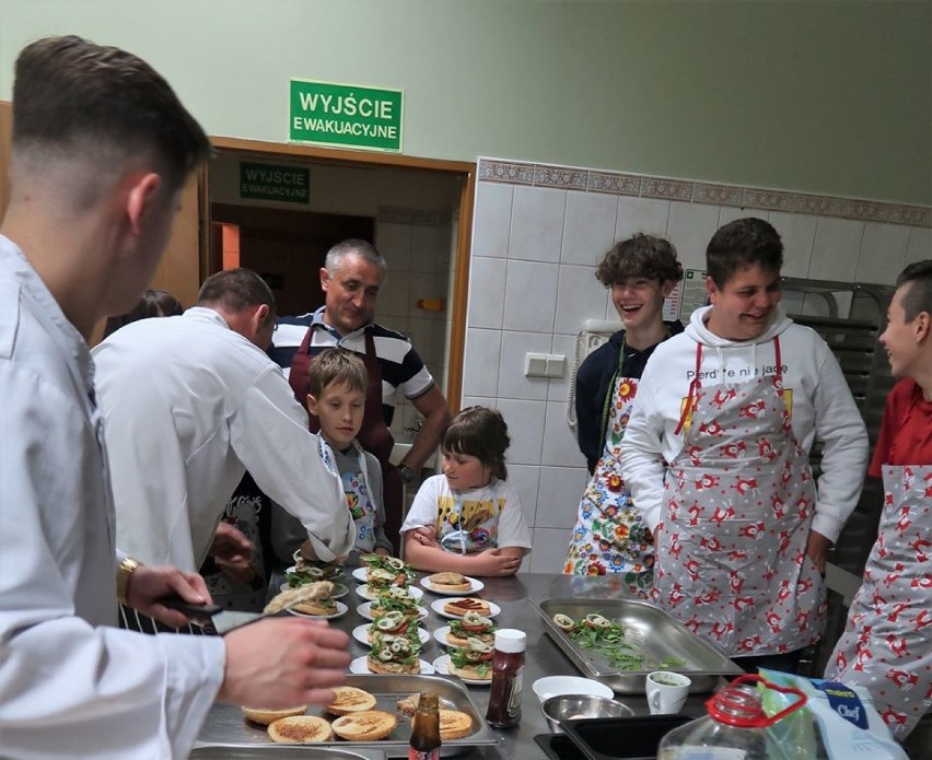 Młodzi pasjonaci wędkowania z gmin Dalików i Uniejów na...