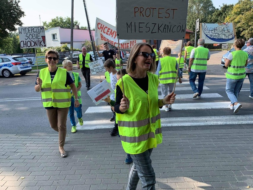 Mieszkańcy blokowali drogę w Holendrach. Domagają się budowy...