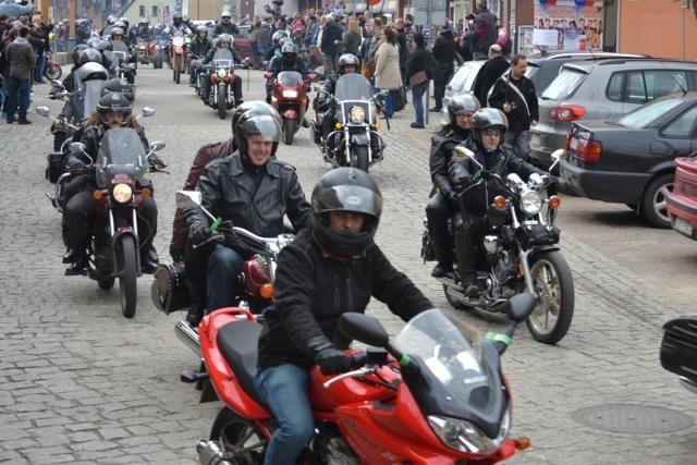 Rozpoczęcie sezonu motocyklowego. Najpierw modlitwa i święcenie, a później parada ulicami Bytowa