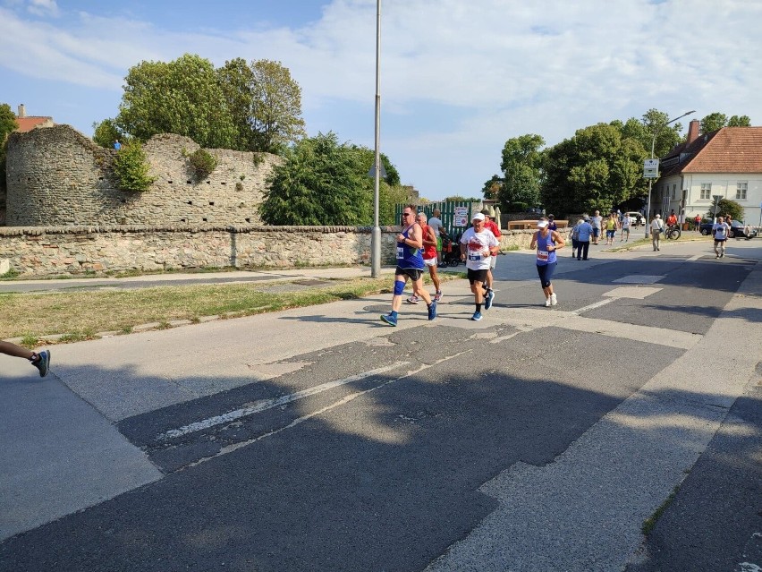 Delegacja z Pińczowa reprezentowała gminę w biegu na Węgrzech. Zobacz zdjęcia