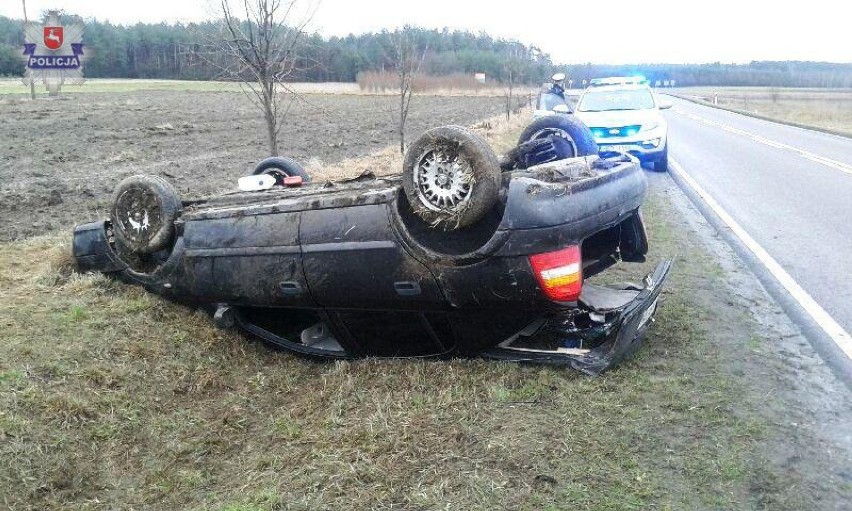 Kierowca relacjonował, że podczas jazdy zauważył jadący z...