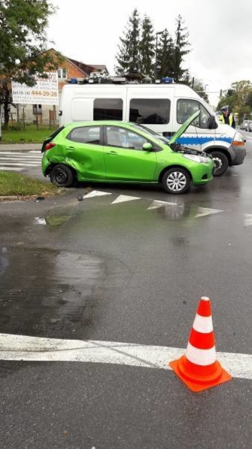 Wypadek na ul. Nawojowskiej, zderzyły się dwa samochody osobowe