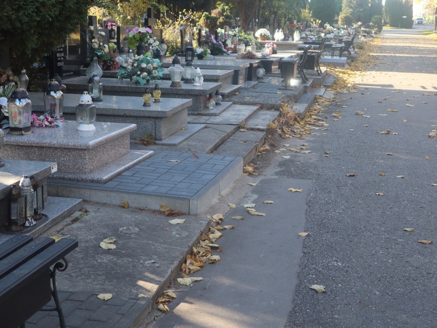  "Boimy się obostrzeń takich jak w ubiegłym roku". Mieszkańcy Lubelszczyzny zaczynają już porządkować groby swoich bliskich przed Zaduszkami