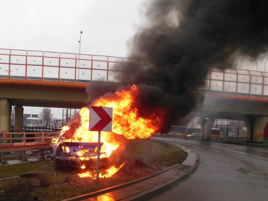 Pożar samochodu przy Rondzie Mościckiego