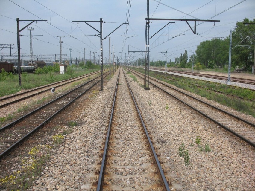 Tory kolejowe między Krakowem a Mławą