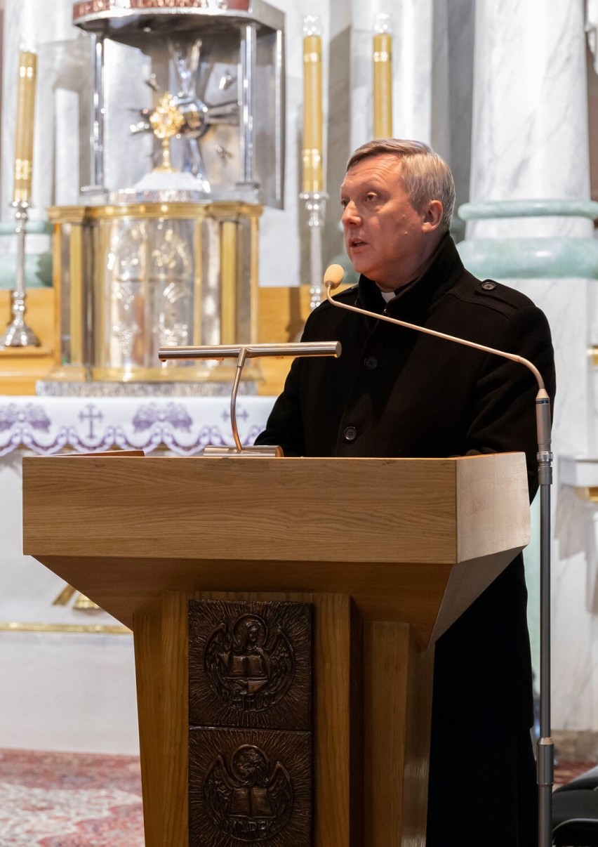 Koncert "Solidarni z Ukrainą" w sokólskim sanktuarium. W kościele zaśpiewały cztery zespoły z powiatu