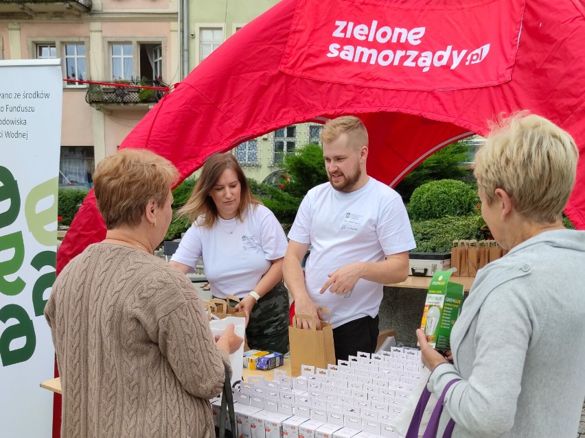 Energooszczędne żarówki trafiły do mieszkańców Dusznik-Zdroju