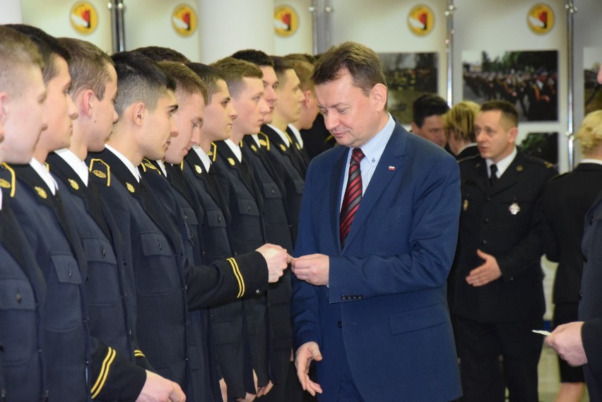 Minister Błaszczak na opłatku u strażaków z medalem dla 3-letniego Maciusia [ZDJĘCIA]