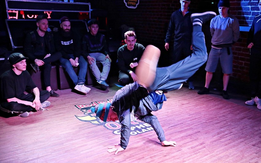 Kraków. Breakdance opanował miasto. W zawodach rywalizują najlepsi tancerze [ZDJĘCIA]