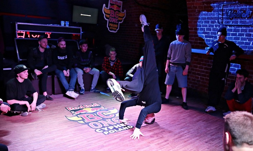 Kraków. Breakdance opanował miasto. W zawodach rywalizują najlepsi tancerze [ZDJĘCIA]