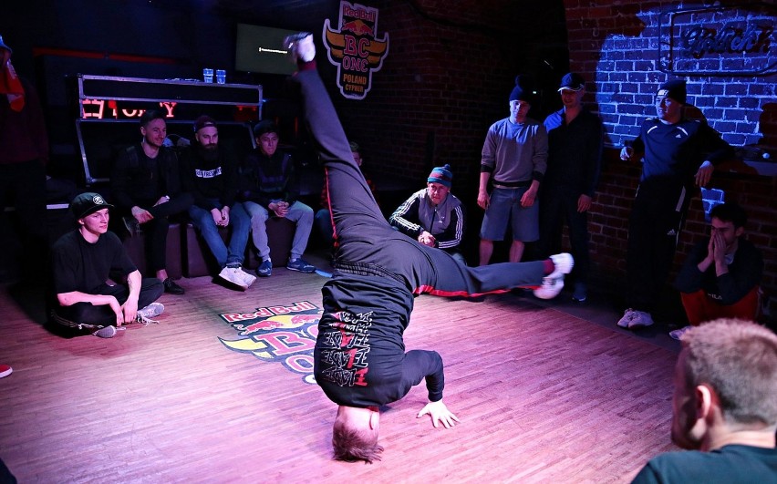 Kraków. Breakdance opanował miasto. W zawodach rywalizują najlepsi tancerze [ZDJĘCIA]