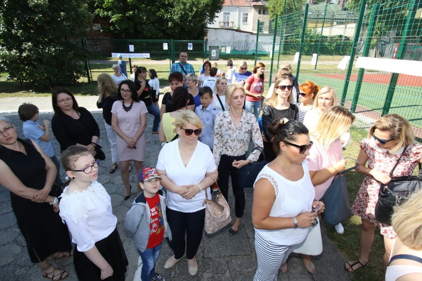 Protest przeciw likwidacji szkoły w Kielcach (WIDEO, zdjęcia)