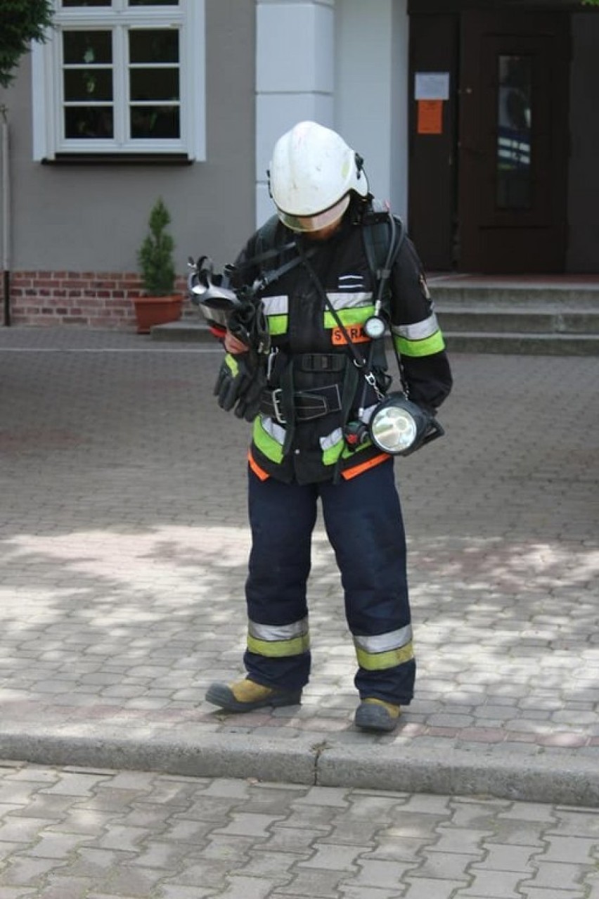 Ćwiczenia strażackie w szkole w Czerninie