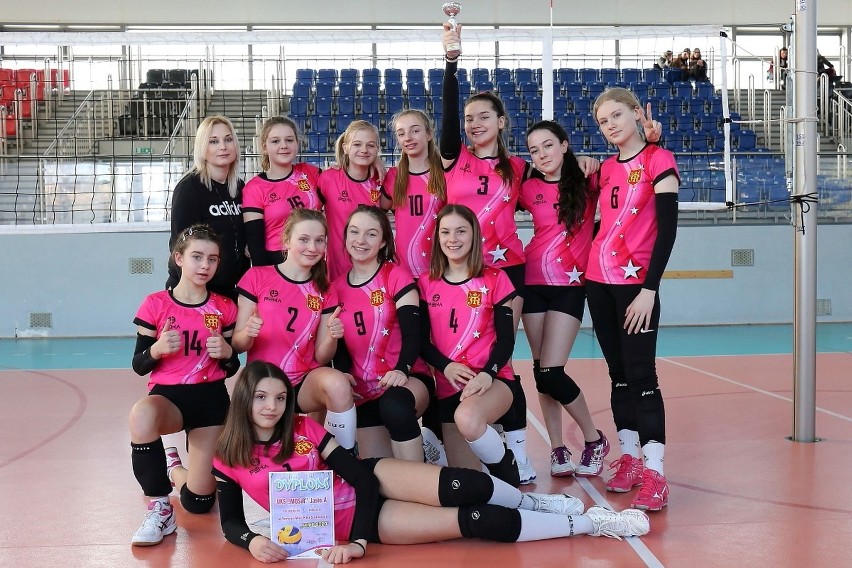 Dziewczyny  z UKS "MOSiR" Jasło A zajęły II miejsce Feryjnym Turnieju Mini Piłki Siatkowej Dziewcząt Jasło 2020 [FOTO]