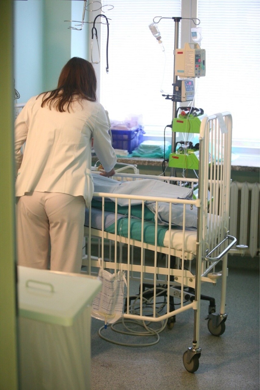 Łóżka szpitalne obłożone są w 100 proc., a nawet ponad stan