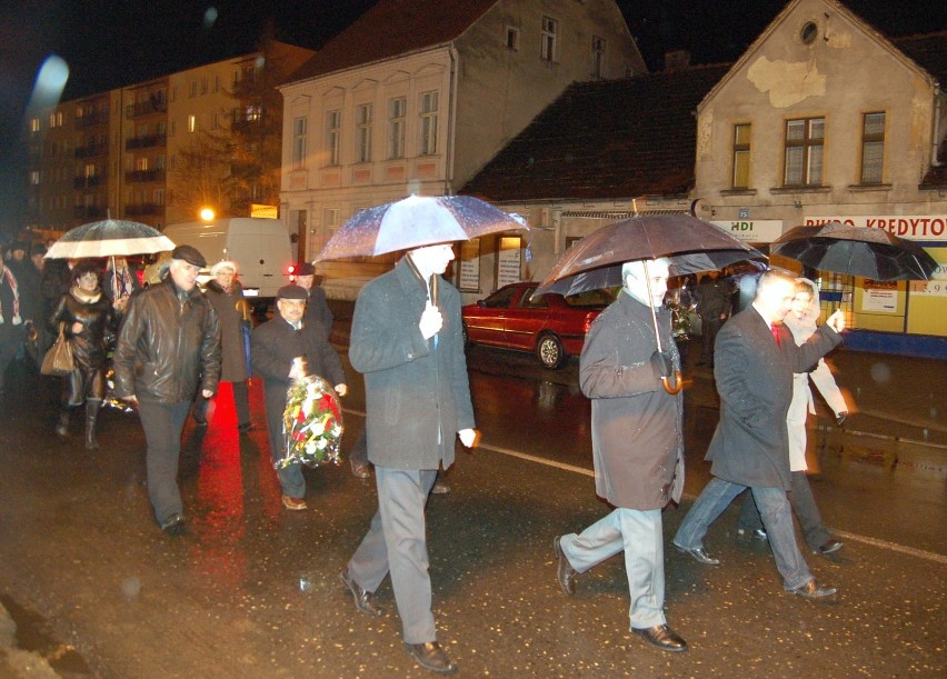 Przemarsz ulicami Zbąszynia, z kościoła pod pomnik na placu...