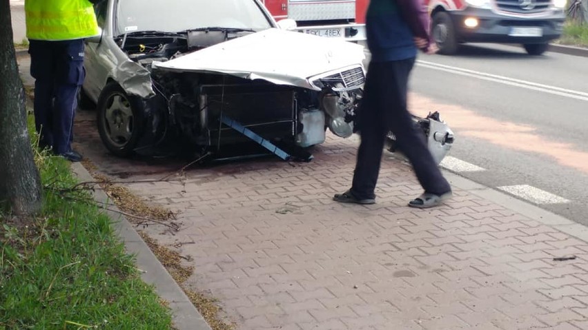 Wypadek w Kłobucku. Samochód wjechał w stację transformatorową