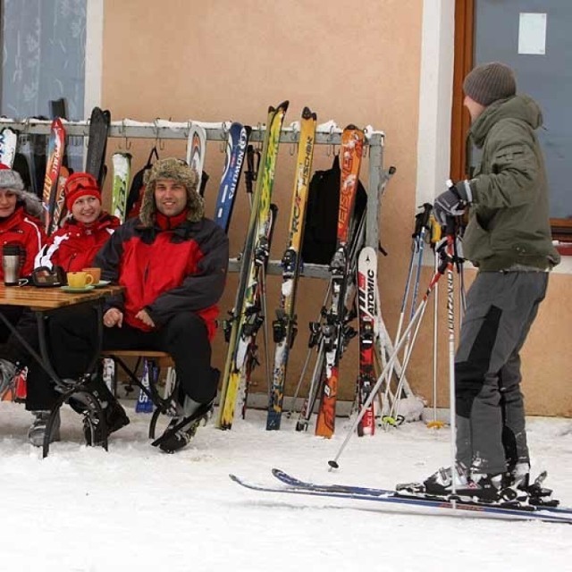 Do 2016 roku wyciąg w Karlikowie był bardzo popularny i przyjeżdżali tu szusować narciarze z całego regionu
