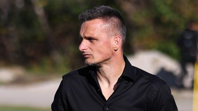 Sławomir Peszko jako trener nosi się na czarno