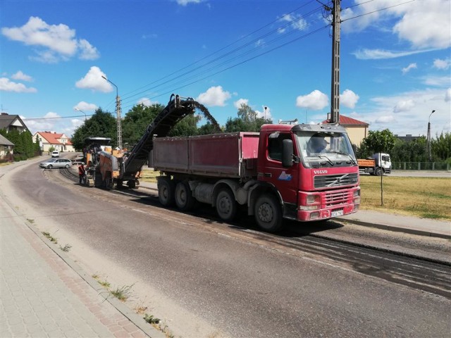 Trwa frezowanie istniejącej nawierzchni