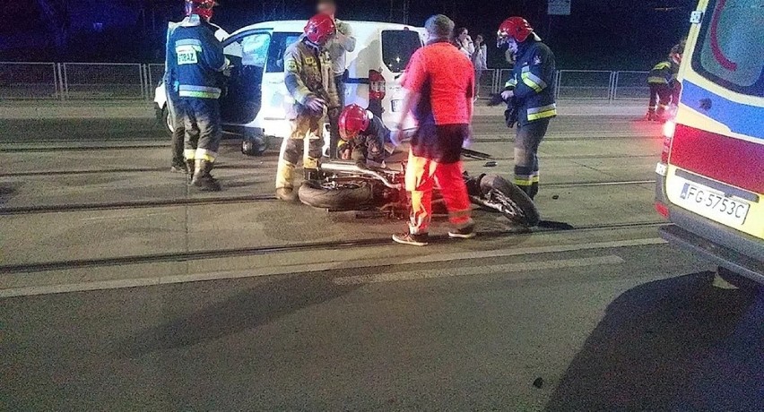 GORZÓW WLKP. Poważny wypadek motocyklisty w Gorzowie. Kobieta jadąca fordem zajechała mu drogę. Do wypadku doszło na ul. Warszawskiej 