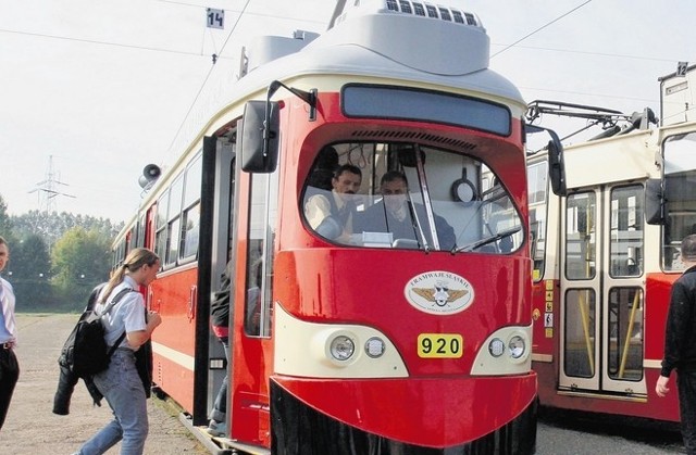 Na razie mieszkańcy Rudy Śląskiej chwalą nowe tramwaje na linii nr 1