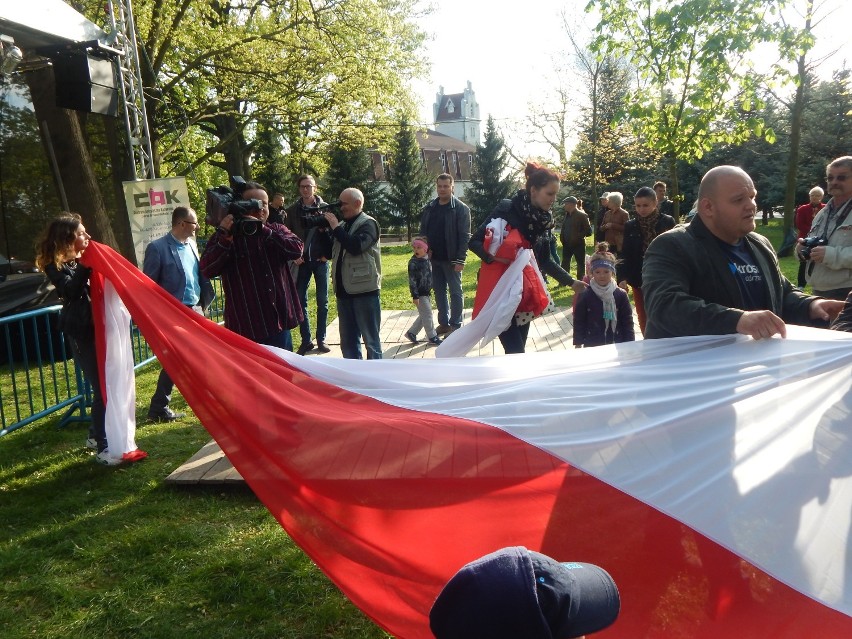 Bili rekord długości polskiej flagi [zdjęcia]