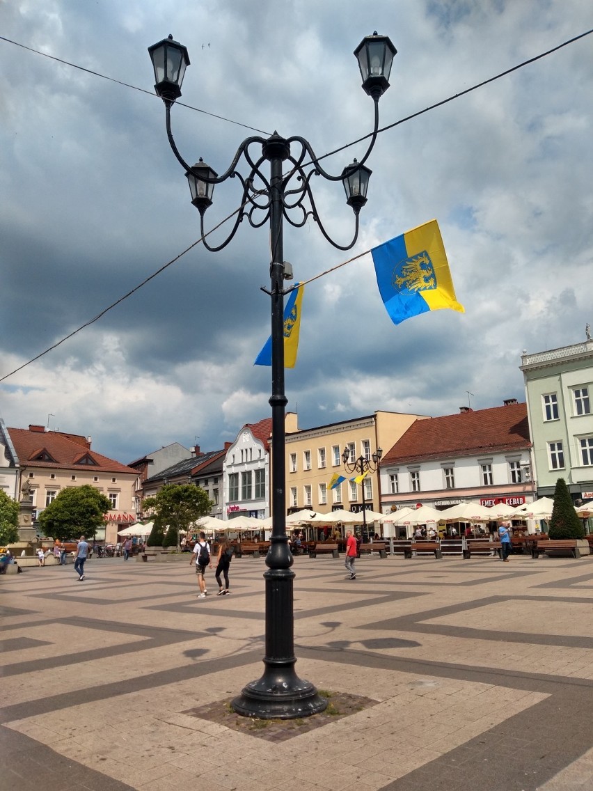 Flagi górnośląskie na rybnickim rynku